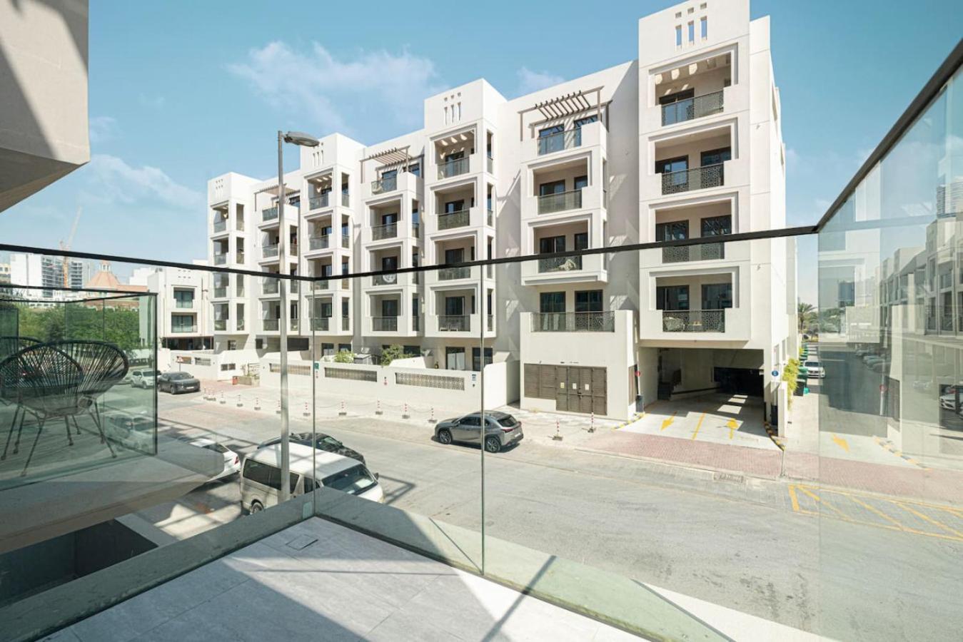 With Balcony And Coworking Space In The Autograph Jvc Apartment