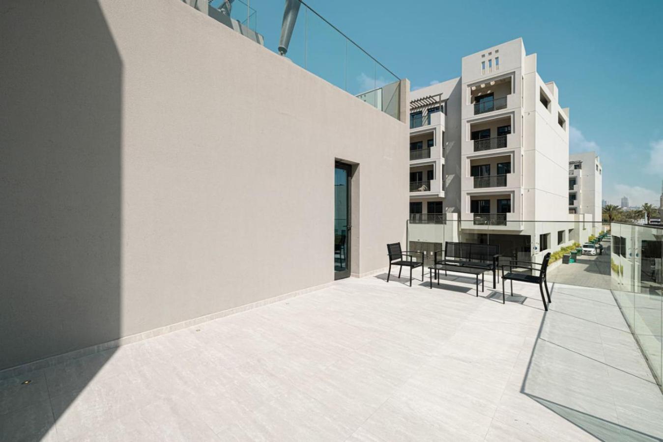 With Balcony And Coworking Space In The Autograph Jvc Apartment *
