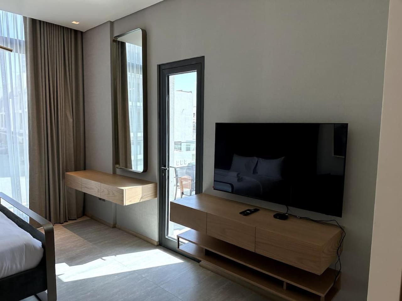 With Balcony And Coworking Space In The Autograph Jvc *