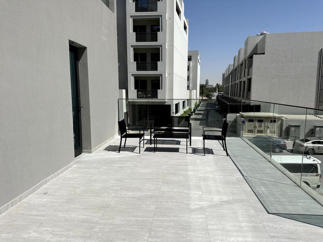 With Balcony And Coworking Space In The Autograph Jvc Apartment *