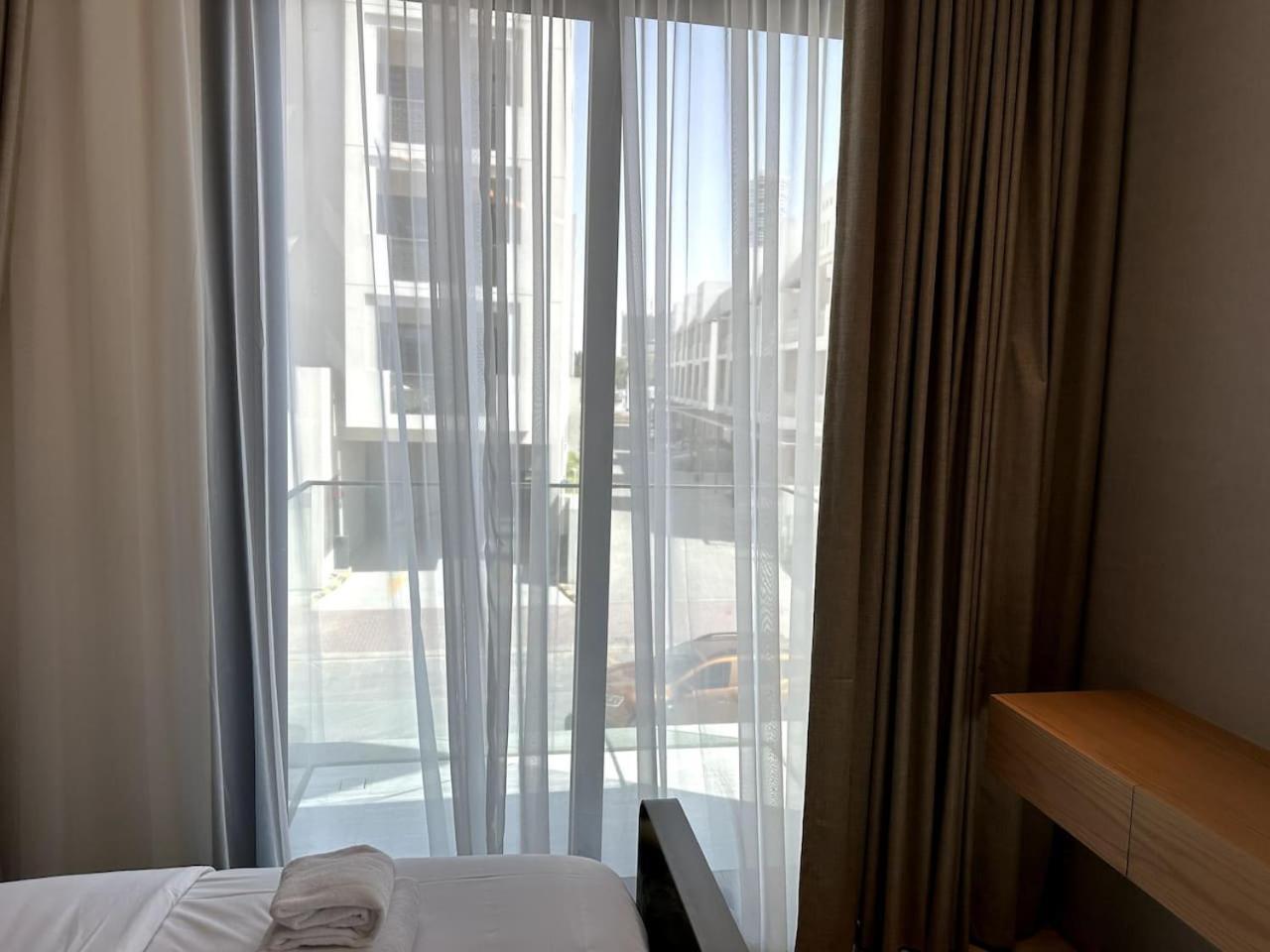 With Balcony And Coworking Space In The Autograph Jvc Apartment
