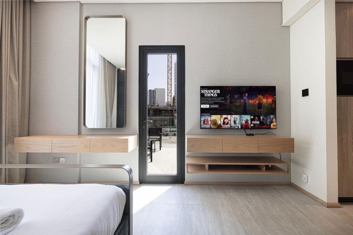 With Balcony And Coworking Space In The Autograph Jvc *