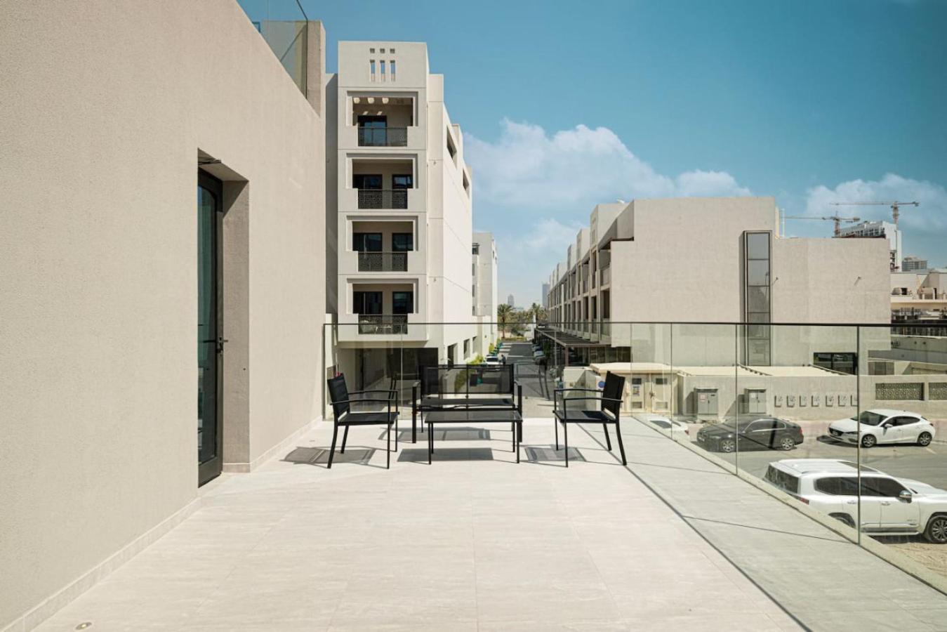 With Balcony And Coworking Space In The Autograph Jvc Apartment
